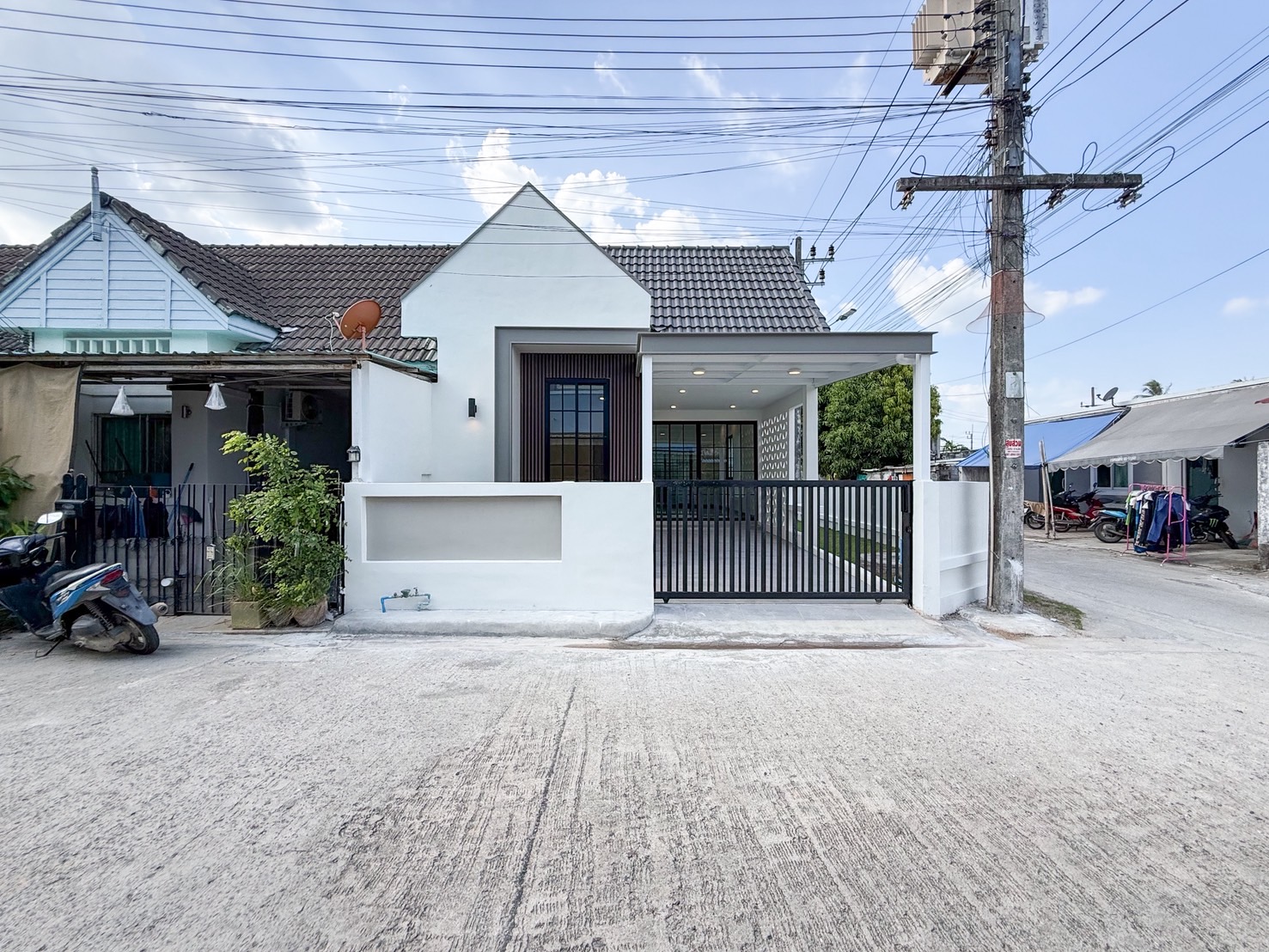 ทาวน์เฮ้าส์ขาย รีโนเวทใหม่ หลังมุม ถลาง ภูเก็ต 2 ห้องนอน 3.69 ล้าน