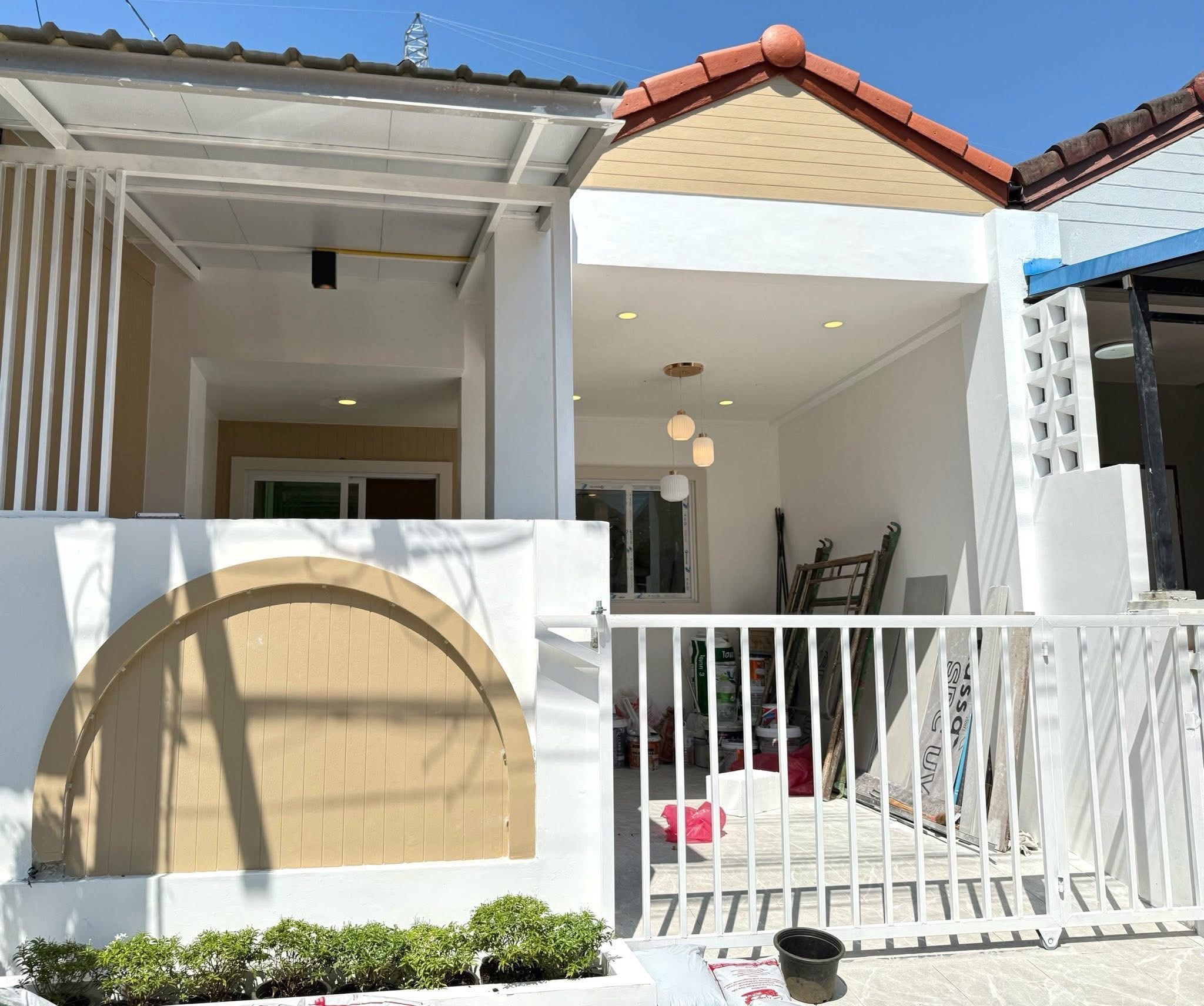 บ้านแฝดขาย รีโนเวทใหม่ ใกล้ซอยตาเอียด ฉลอง ภูเก็ต 2 ห้องนอน ราคา 2.99 ล้าน