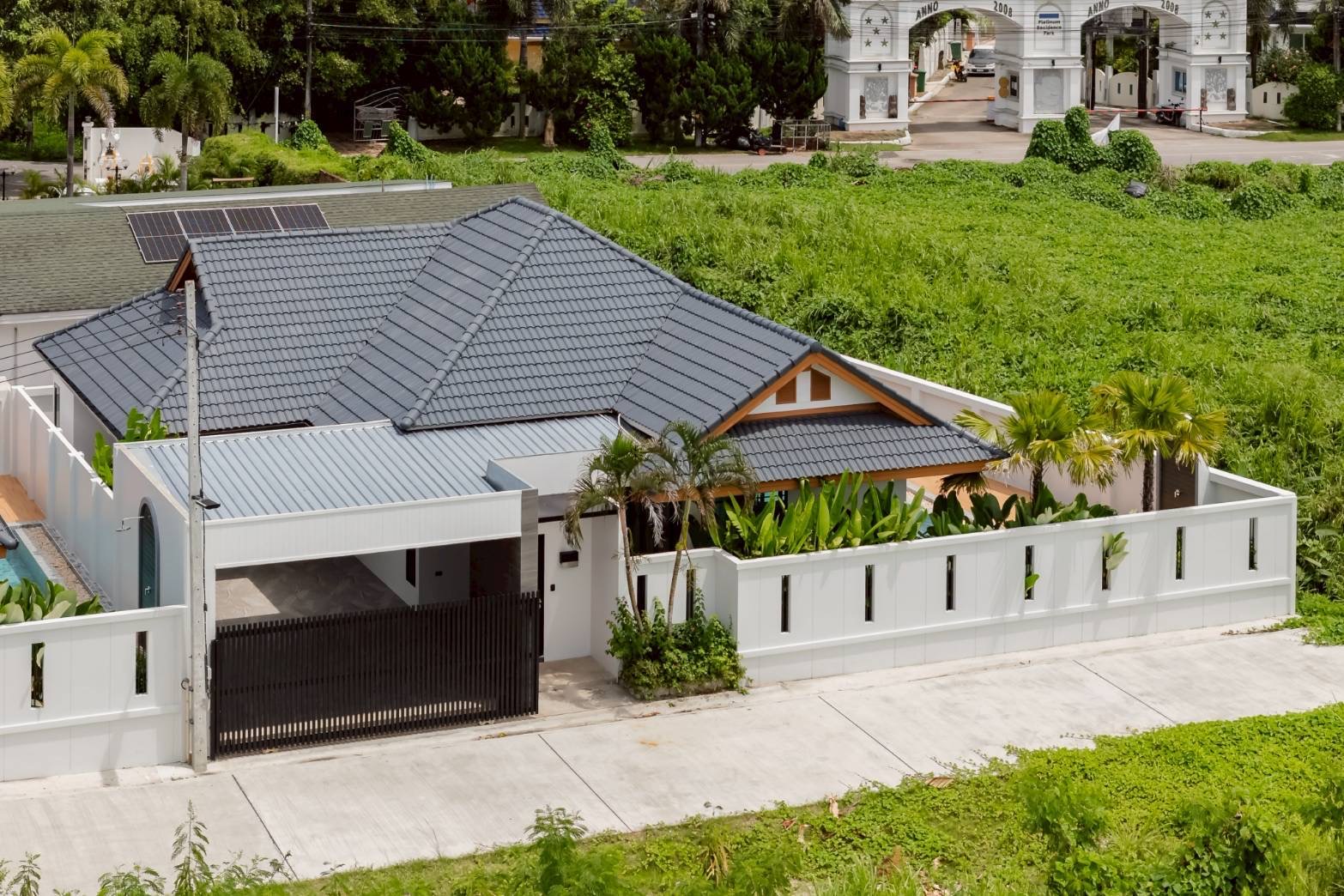 วิลล่าขาย 3 ห้องนอน พร้อมสระว่ายน้ำส่วนตัว ราไวย์ ภูเก็ต ราคา 13.9 ล้าน