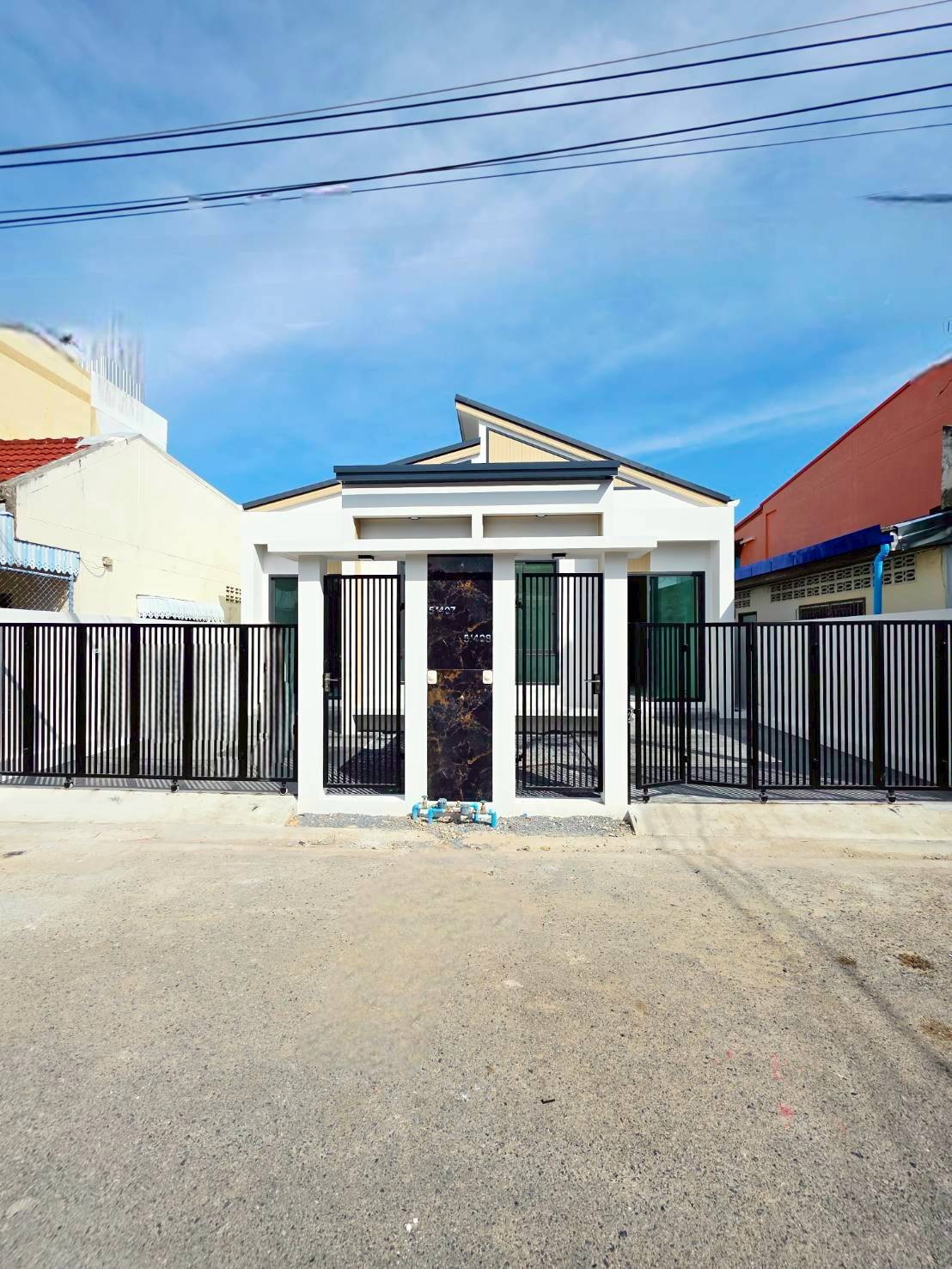 ทาวน์เฮ้าส์ขาย สร้างใหม่ ใจกลางเมือง ตลาดเหนือ ภูเก็ต 2 ห้องนอน ราคา 3.69 ล้าน