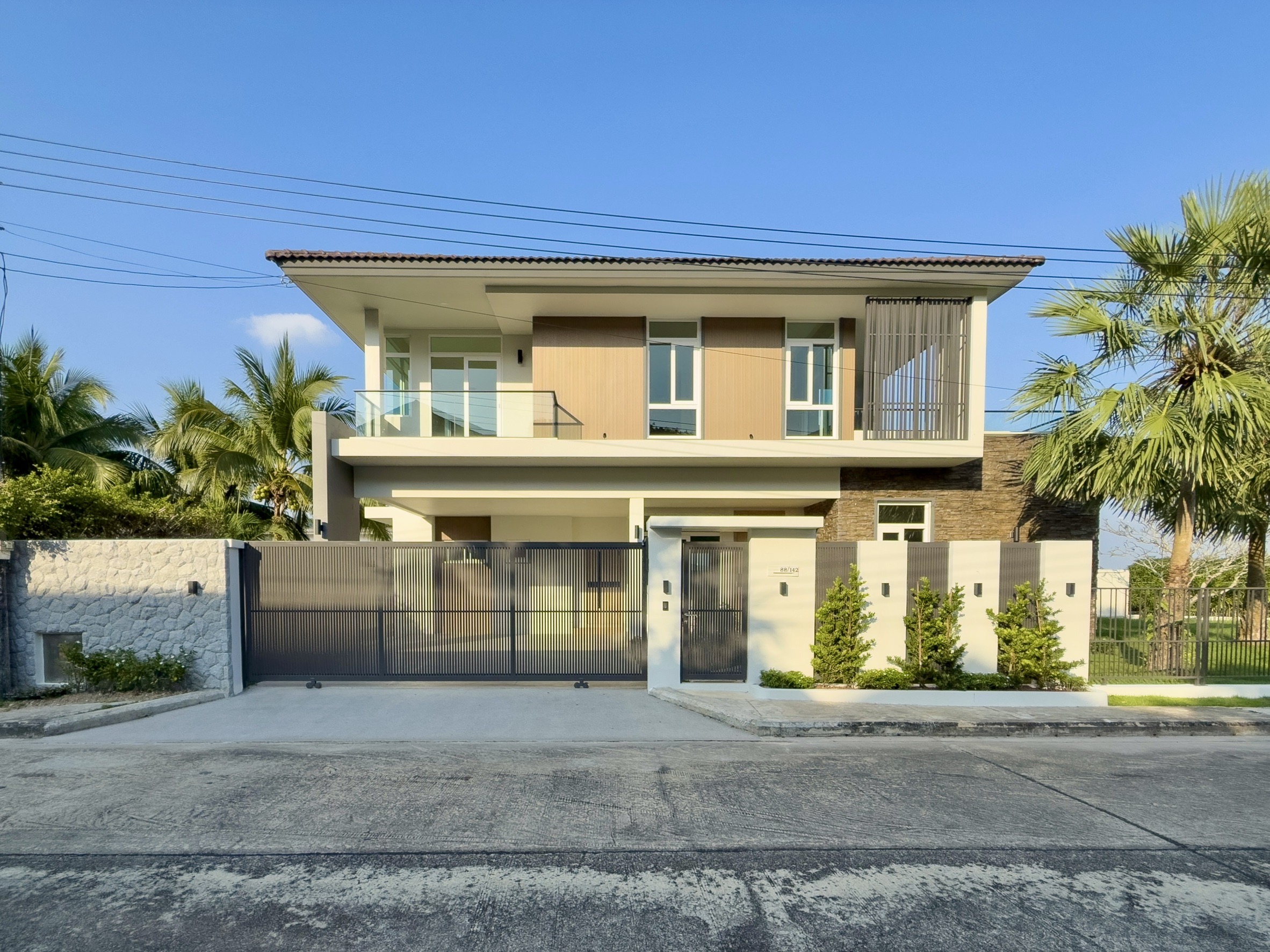 บ้านเดี่ยวขาย รีโนเวทใหม่ หลังมุม 88 Land & House Hillside ภูเก็ต 4 ห้องนอน