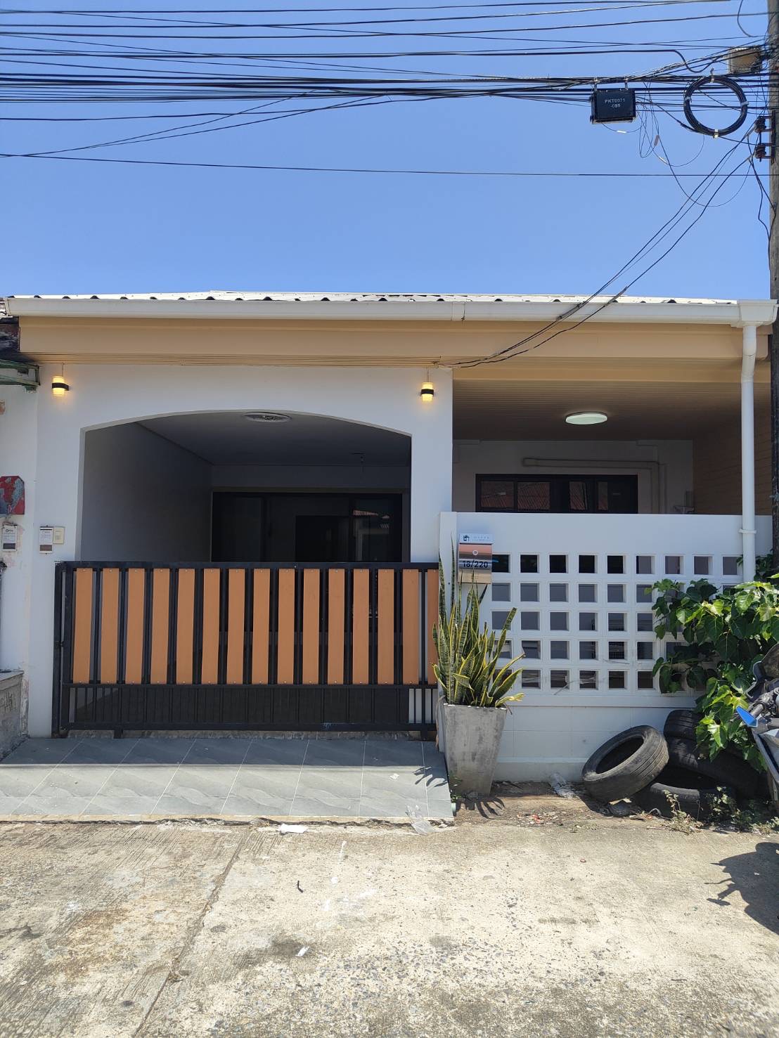 ทาวน์เฮ้าส์ขาย 2 ห้องนอน ติวราธานี ภูเก็ต ราคา 2.95 ล้าน