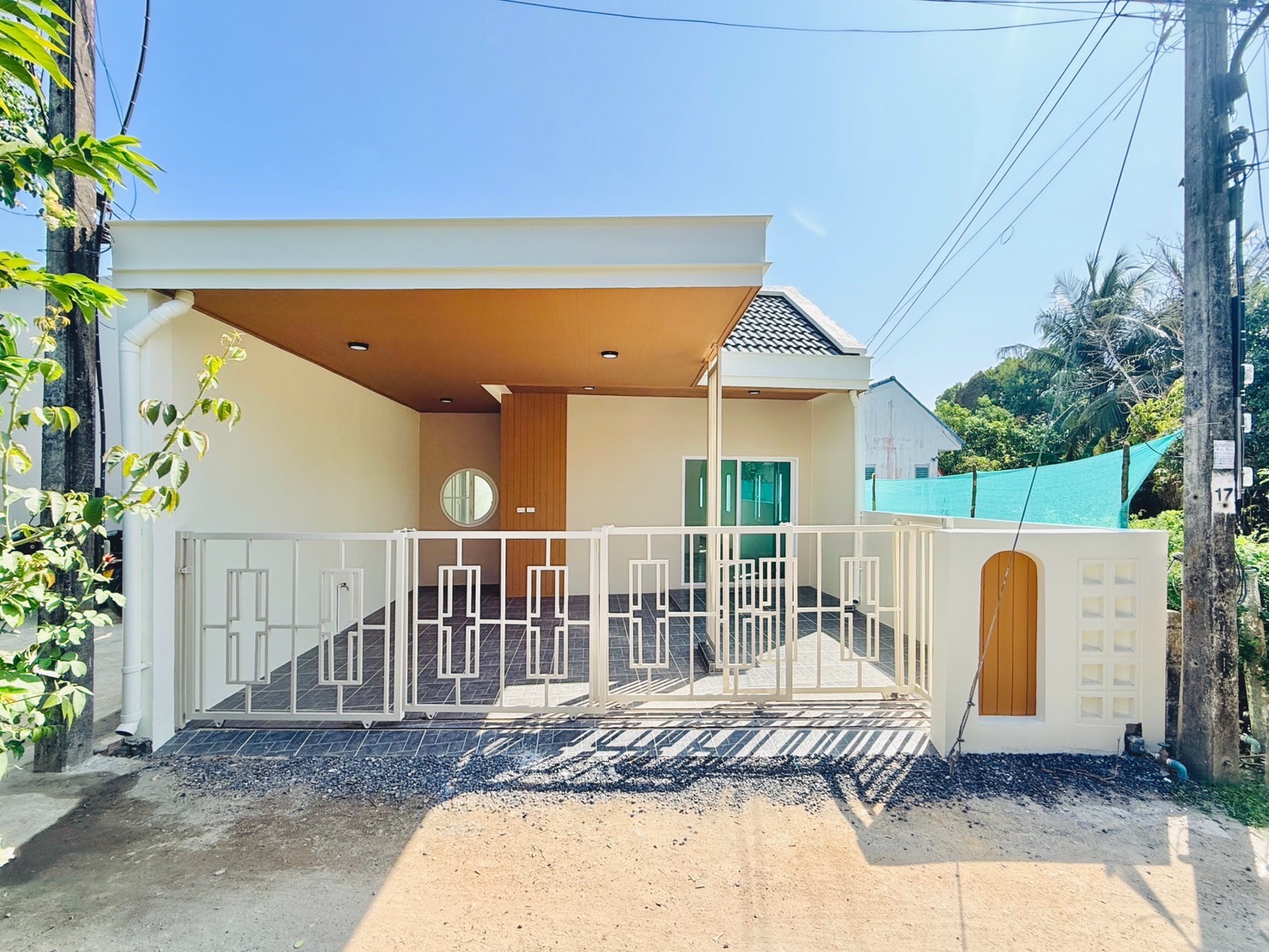 ทาวน์เฮ้าส์ขาย 3 ห้องนอน ใจกลางเมืองภูเก็ต 3.79 ล้าน