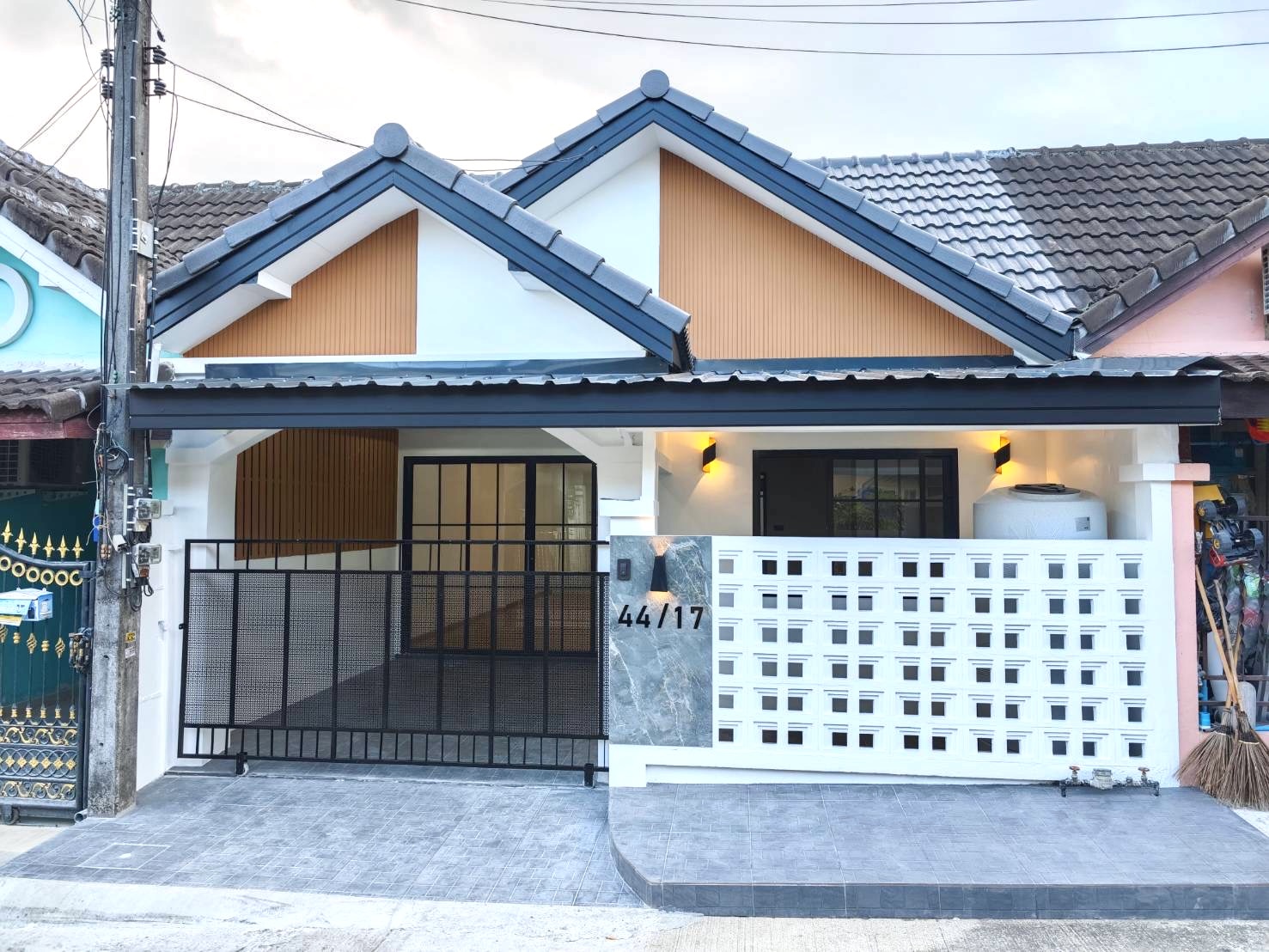 ทาวน์เฮ้าส์ขาย ใกล้ซุปเปอร์ชิปใหญ่ บางชีเหล้า ภูเก็ต 2 ห้องนอน ราคา 2.89 ล้าน