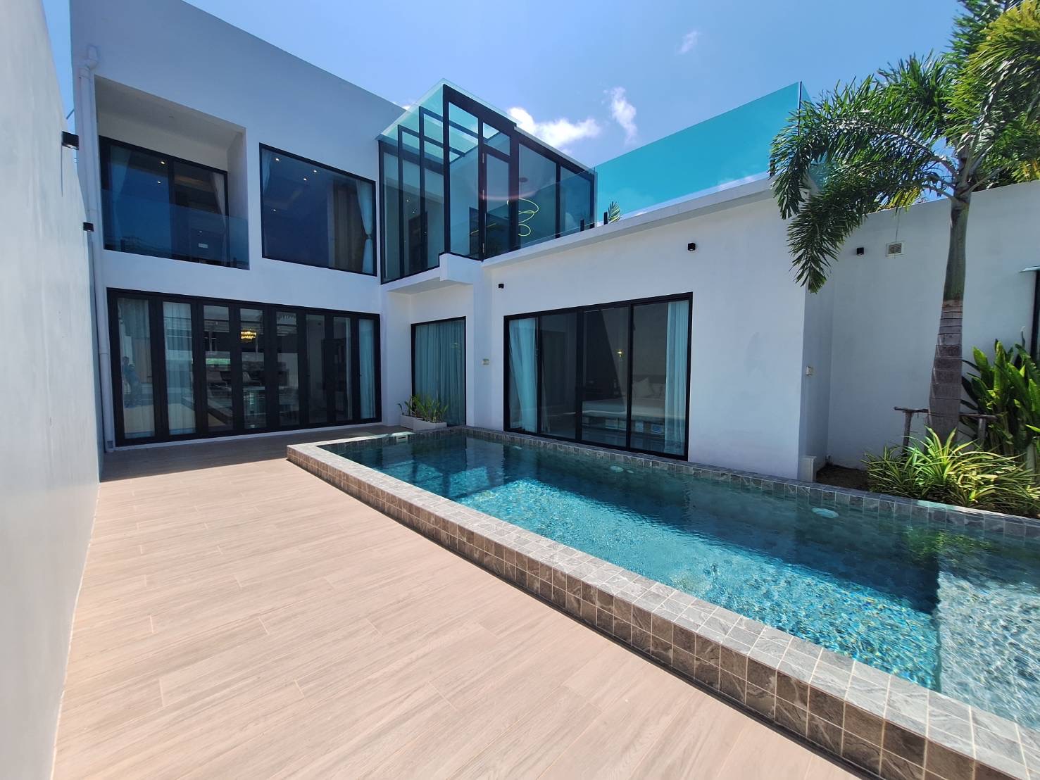 วิลล่าโมเดิร์น ใกล้หาดราไวย์ ภูเก็ต 14.5 ล้าน