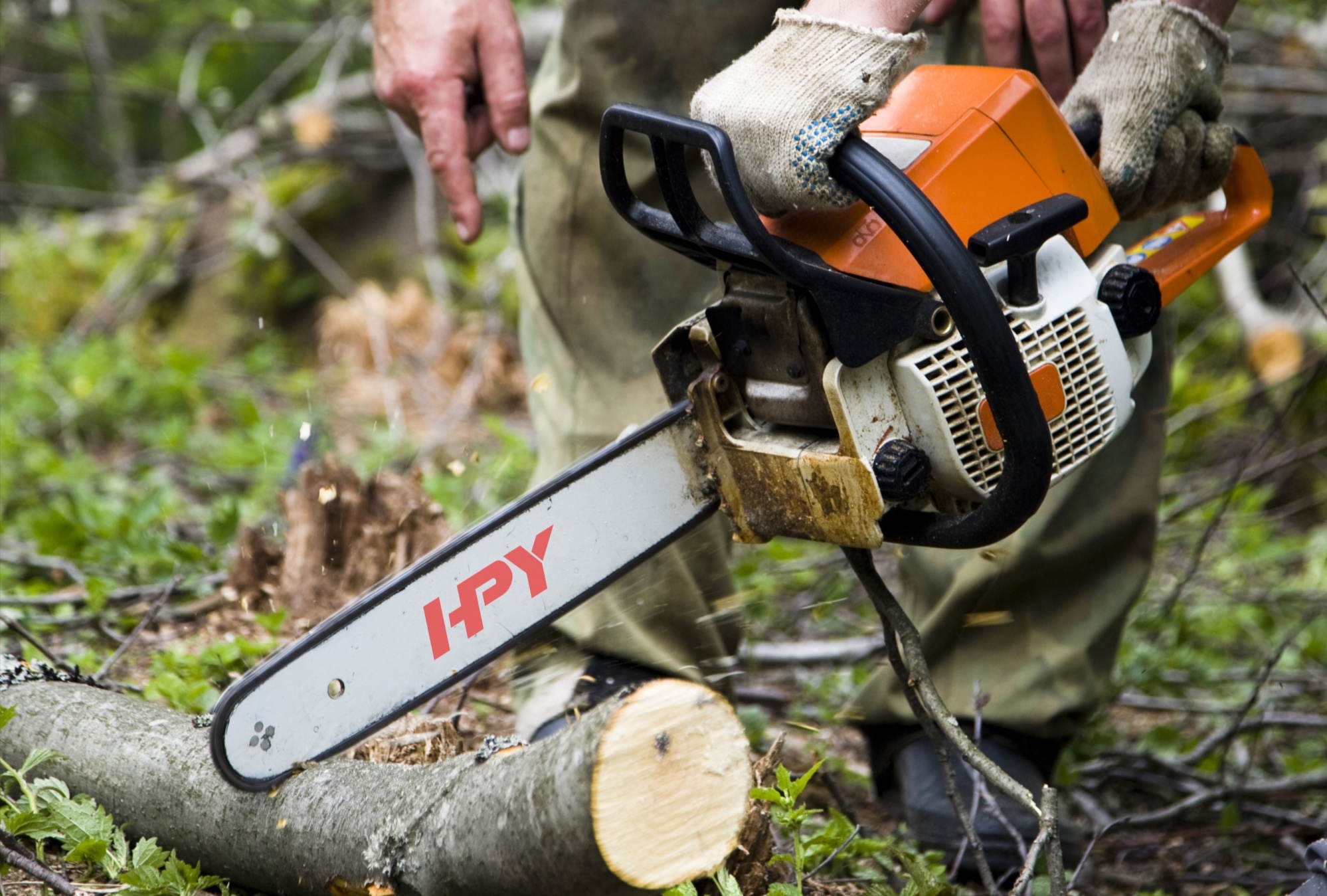 Nexvor chainsaw cutting