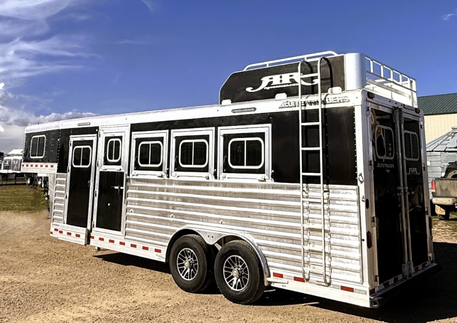 Horse Trailer (No Living Quarters)