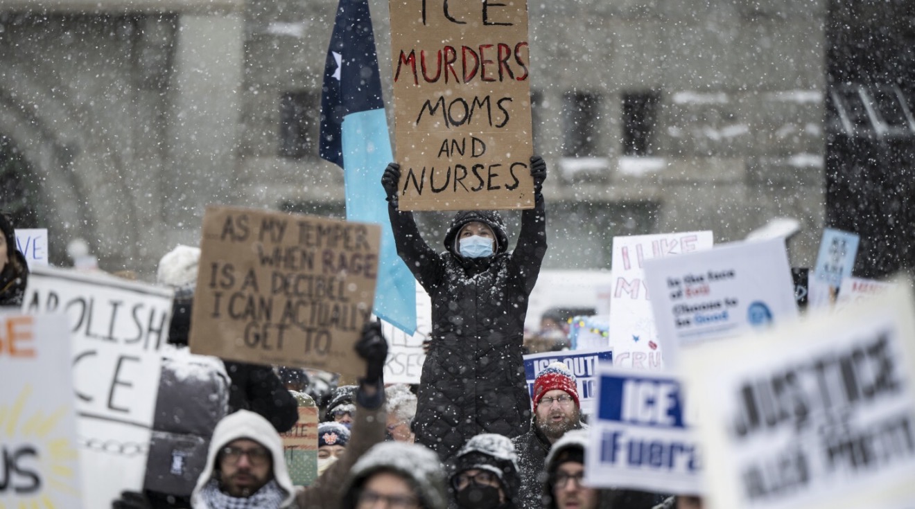 ABD’de Göçmen Politikası Tartışması Patladı: ICE, Ölüm İddiaları ve Noem Krizi Gündemde