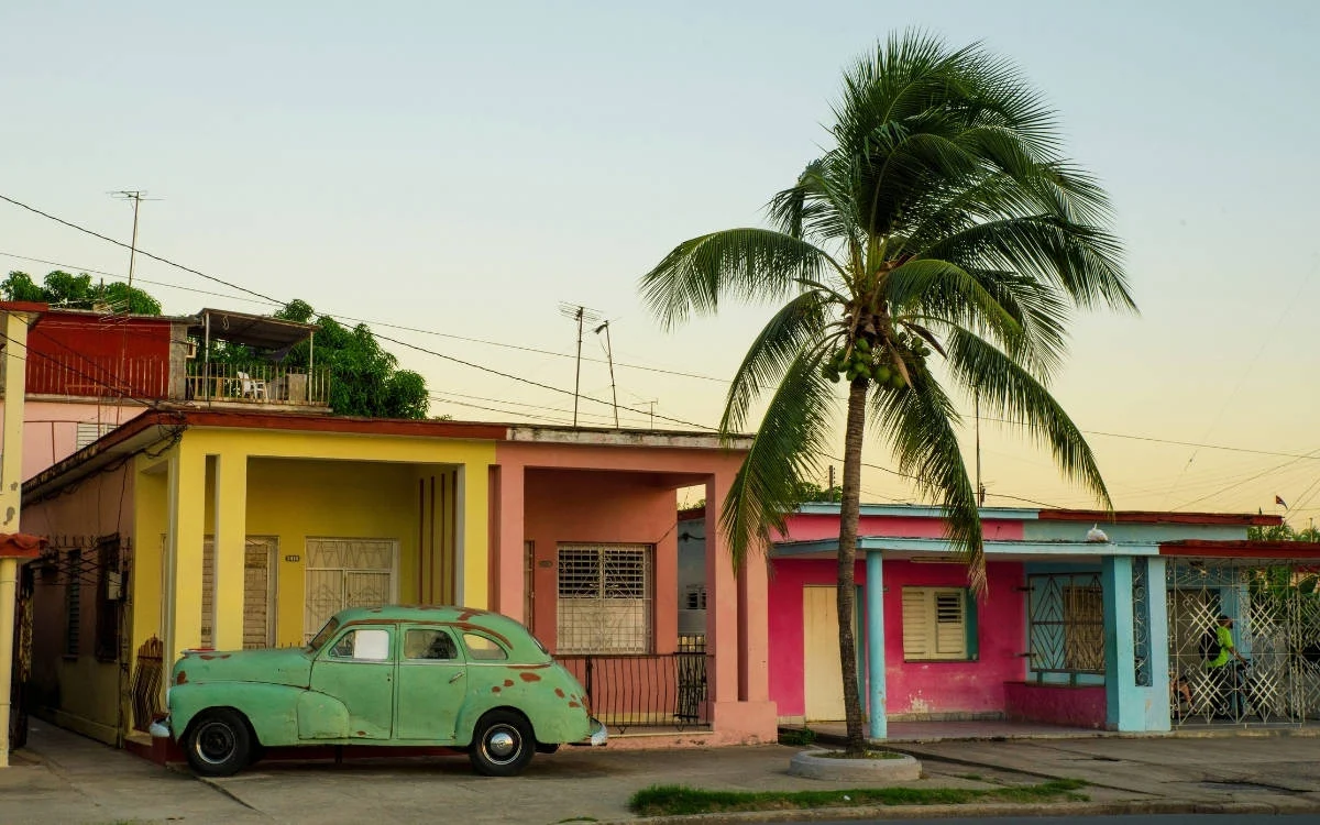 Küba'da Ambargonun Gölgesinde Kalan Turizm ve Eğitim: Halkın Direnişi Sürüyor