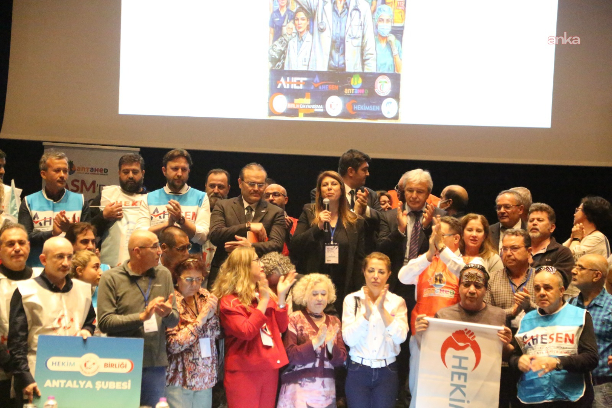 Hukuk Askıya Alındı: Aile Hekimi Bedriye Doğan Emir Görevden Uzaklaştırıldı, Yargı Süreci Yok Sayıldı