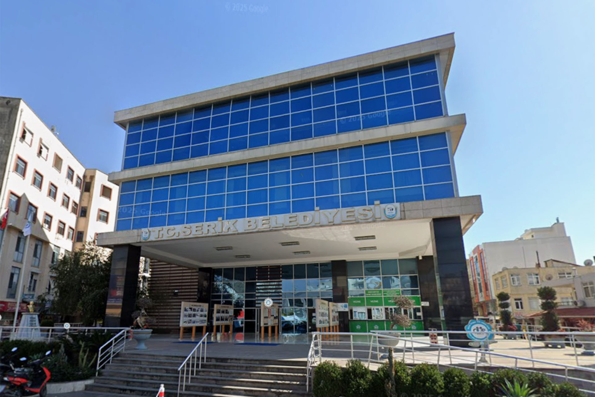 Serik’te Siyasi Deprem: 'AKP'li Başkanla Çalışmam' Diyen Başkan Yardımcısı İstifa Etti