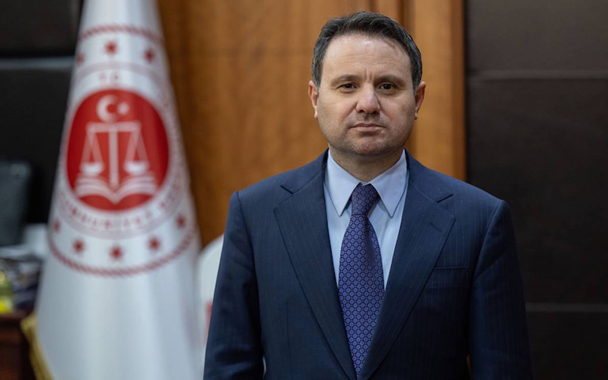 Sosyal Medyada 'Gerçek Kimlik' Dayatması: Dijital Alanlara Yeni Bir Denetim Mekanizması Mı Geliyor?