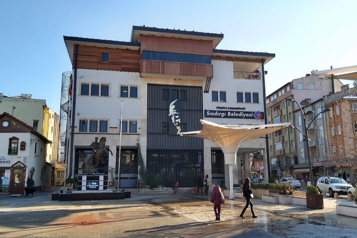 Kamu Kaynakları Tatlıya Bağlandı: Sındırgı'da 225 Bin Dilim Pasta Nereye Gitti?