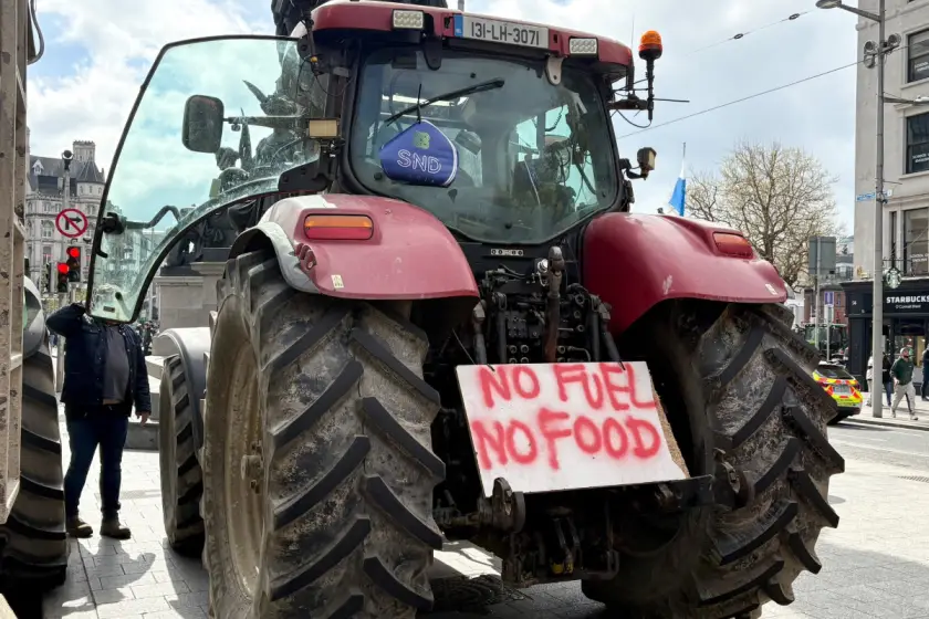 Dublin'de Çiftçi Protestolarına Şafak Operasyonu: Fiyat Artışları Halkı Sokağa Taşıdı