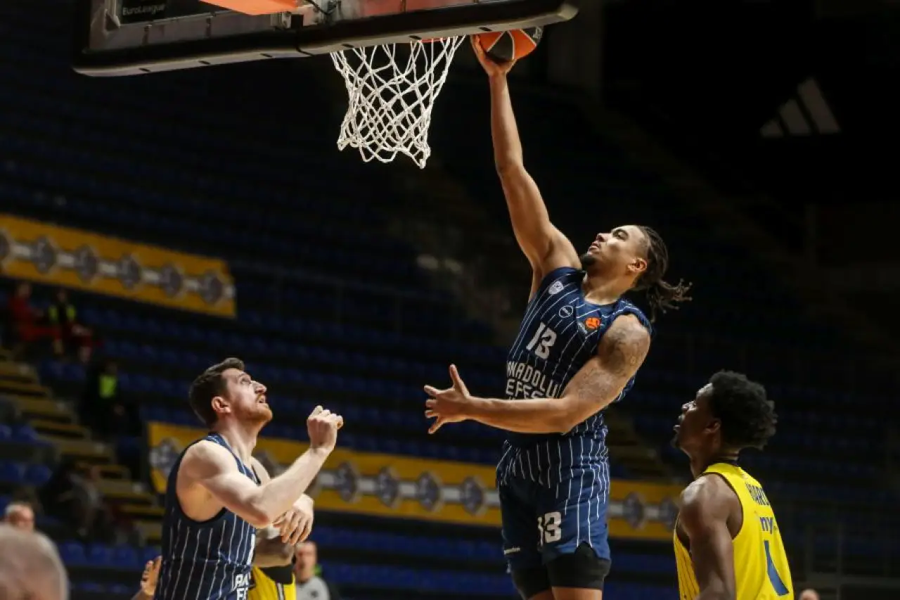 Anadolu Efes'in Avrupa Arenasındaki Çöküşü: Kimler Sorumlu?