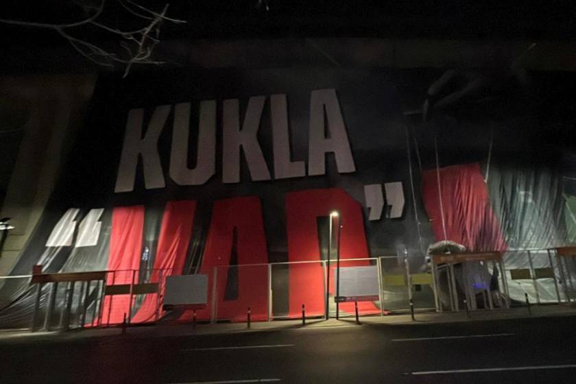 Beşiktaş Taraftarından 'Kukla VAR' Pankartı: Futboldaki Adalet Arayışı Derinleşiyor