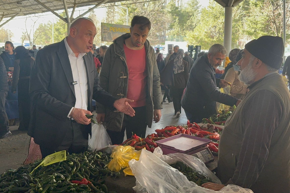 200 Lira Artık Bir Kilo Bibere Yetmiyor: Semt Pazarlarında Hayat Pahalılığı Çığlığı