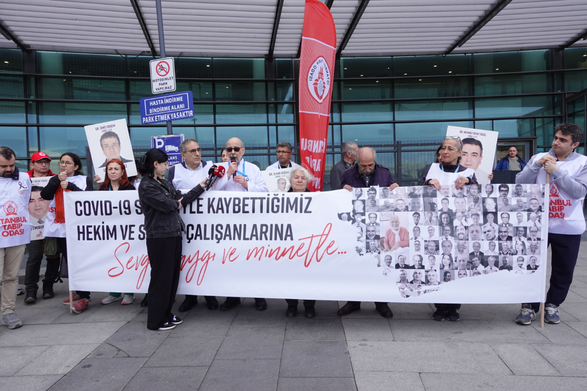 COVID-19 Anması: Sağlık Çalışanını Korumayan Sistem, Toplumu Nasıl Koruyacak?