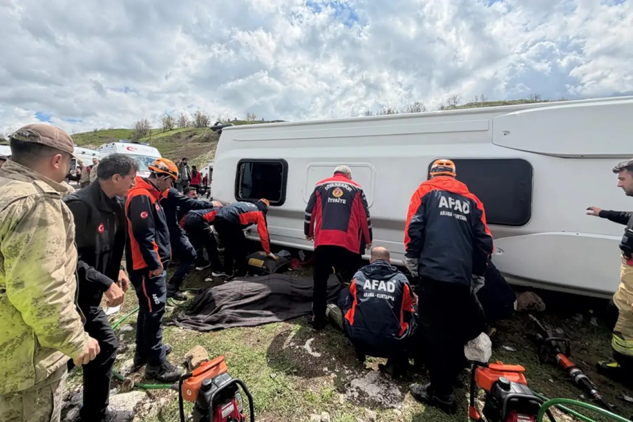 Diyarbakır-Bingöl Hattında Can Pazarı: Bir Ölü, On İki Yaralı! Güvenlik Zafiyeti Mi?