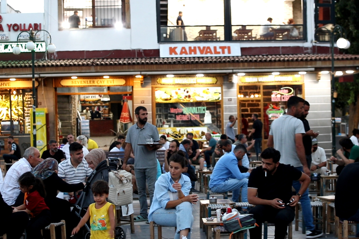 Diyarbakır'da Savaş ve Belirsizlik Havası: Halk 'Figüran' Olmayı Reddediyor