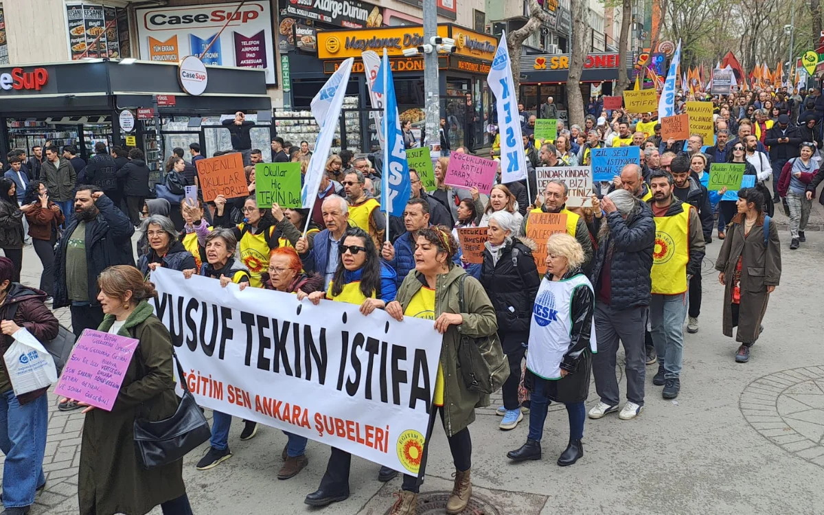 Eğitim Emekçilerinin 'Yaşam Nöbeti' Sona Erdi: MEB'den Polisiye Önlem Yerine Yapısal Çözüm Talebi Yükseldi