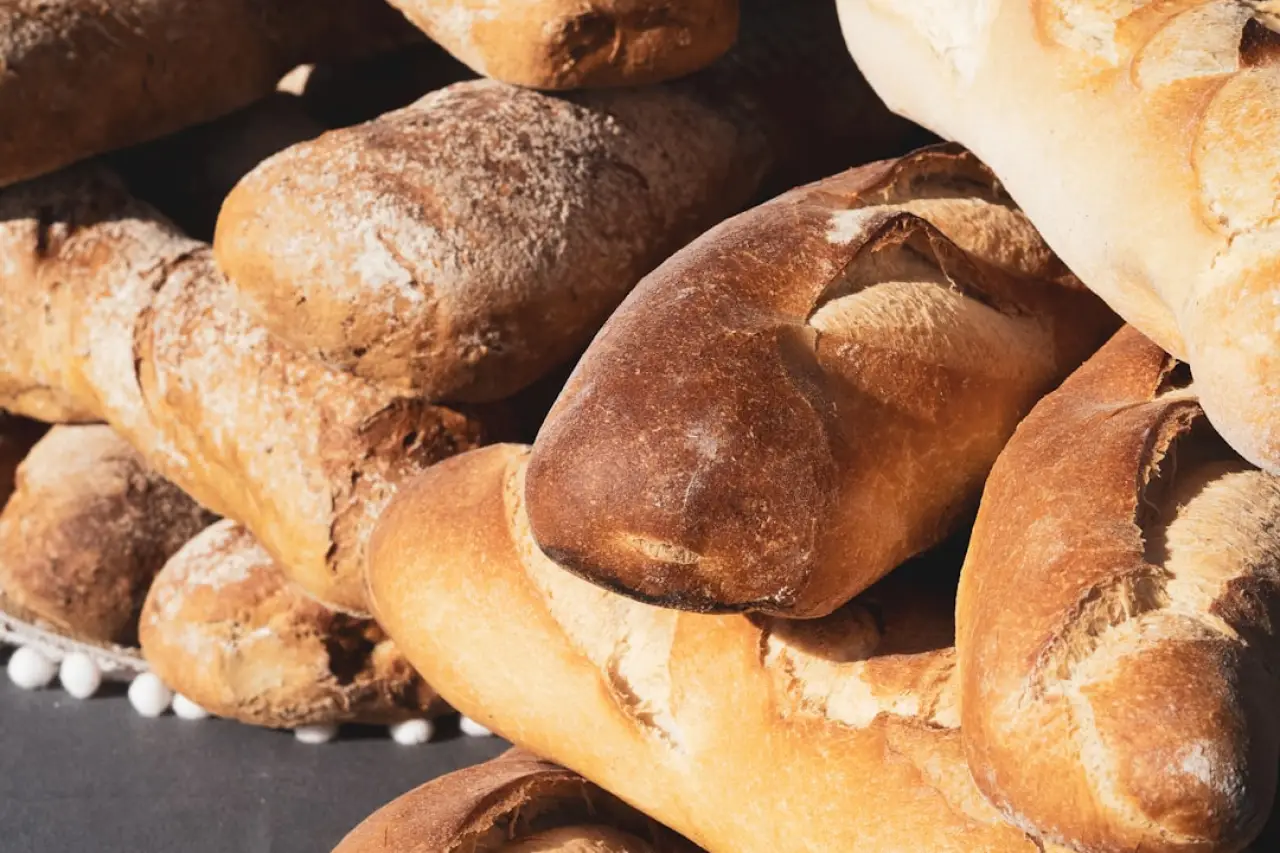 Ekmek Fiyatı Yükselirken, Zincir Marketlerde Satış Kısıtlaması Gündemde: Halkın Sofrası Hedefte mi?