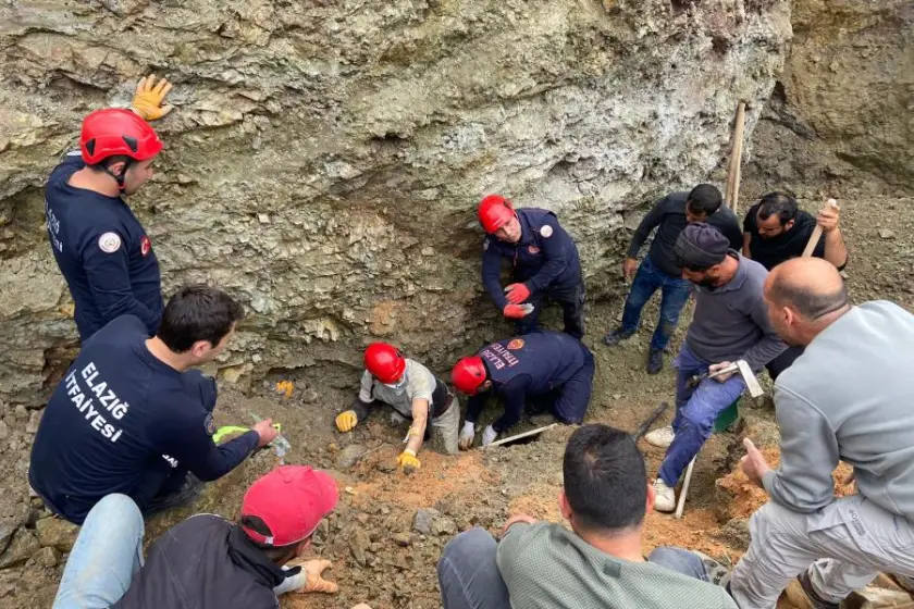 Elazığ'da Kanalizasyon Çalışmasında Göçük: Bir İşçi Yaralandı