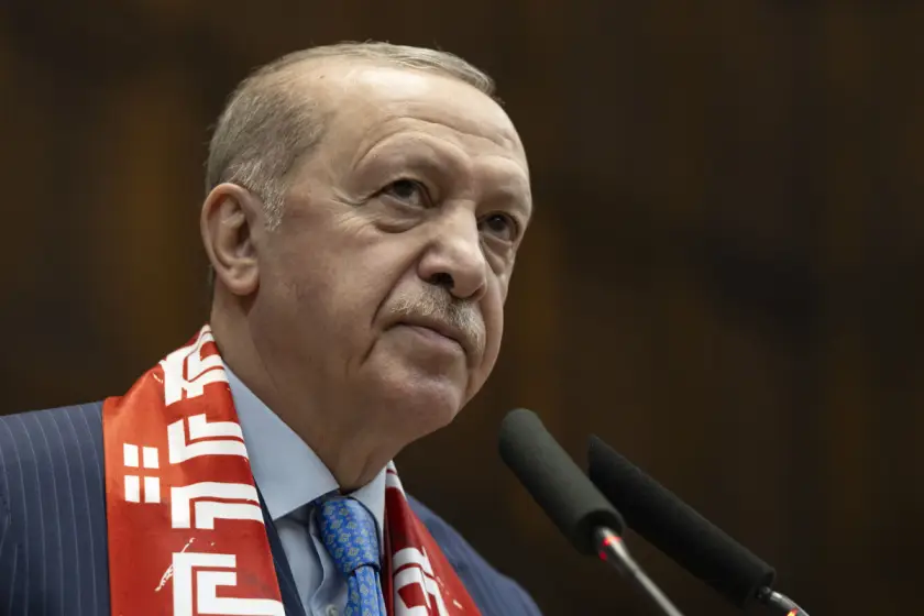 Erdoğan'dan 'Ara Seçim' Çağrısına Sessizlik: Demokrasi Tartışmaları Derinleşiyor