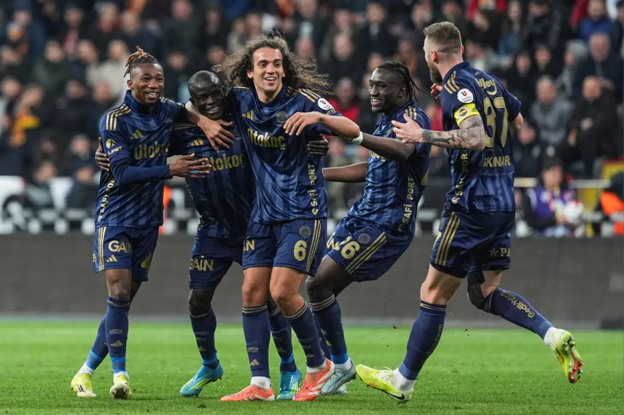 Süper Lig'de Gerilim Tırmanırken Sakatlık Gölgesi: Futbolcuların Sağlığı Neden Gündemden Düşmüyor?