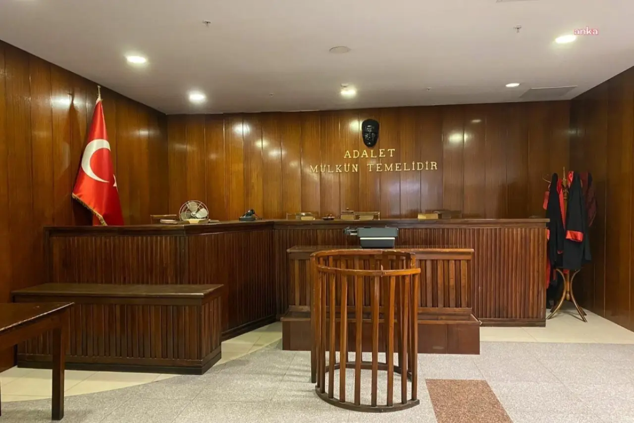 Gazeteci Bilge Aksu'ya Yazıları Nedeniyle 6 Yıl 3 Ay Hapis Cezası: Kaleme Vurulan Zincirler!