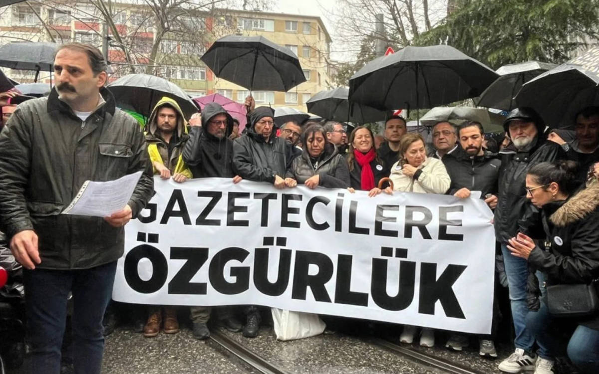 Gazetecilere Yönelik Baskı Mart Ayında da Hız Kesmedi: Demokrasi İçin Alarm Zilleri Çalıyor!