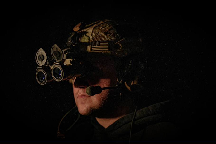 Karanlıkta Gözden Irak Olanlar: Teknoloji Kimin Hizmetinde?