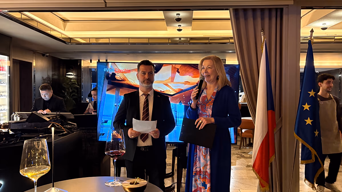 İstanbul'da Lüks Tüketim Çek Şaraplarıyla Taçlandı: Halkın Gündemi Başka Yerde