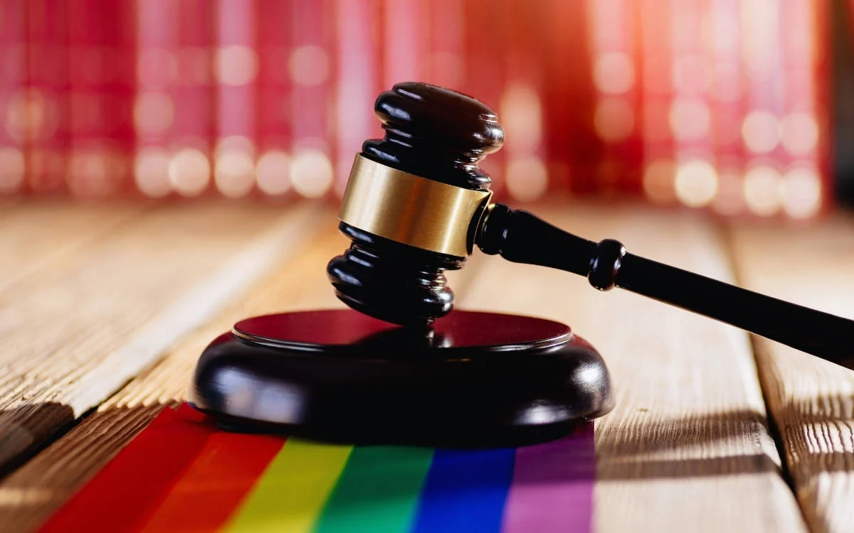 LGBTİ+ Hakları Hedefte: 11 Genç Aktivist Yargı Önünde, Uluslararası Tepkiler Büyüyor