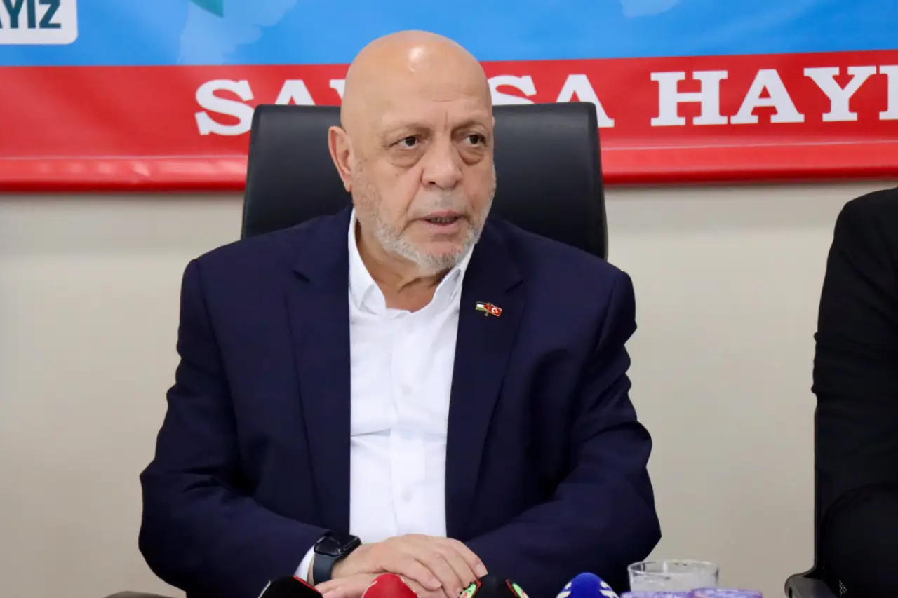 Hak-İş'in 1 Mayıs'ı 'Alışveriş ve Turizm'le Anması İşçilerin Tepkisini Çekti: Mücadele Ruhu Nerede?