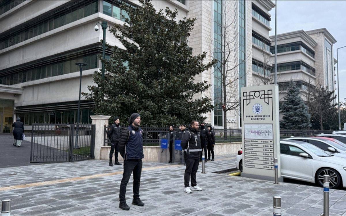 Bursa'da Halkın İradesi Polis Barikatına Takılırken, Belediye Başkanlığına 'Biba' Seçildi: Şeffaflık Nerede?