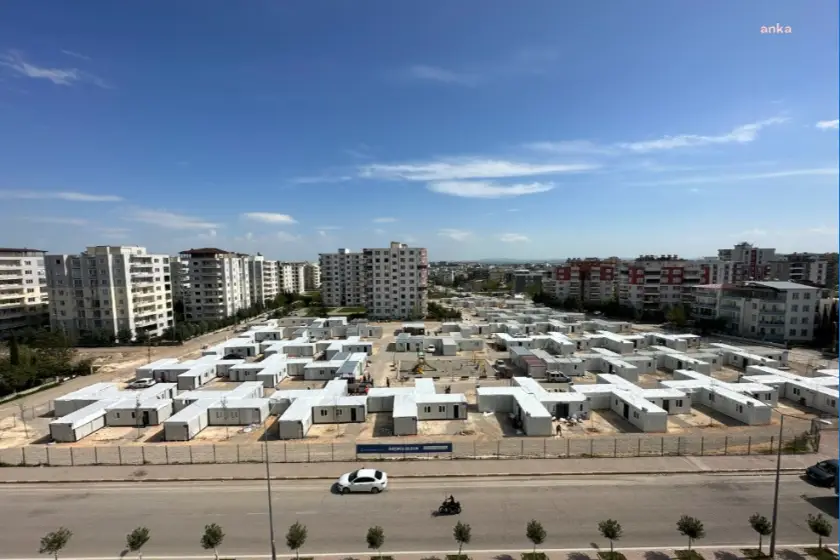 Hatay'da Konteyner Kent Tahliyesi: Depremzedeler Bitmeyen Konutlara Nasıl Taşınacak?