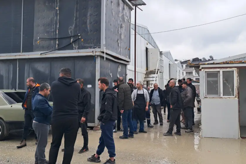 Hatay'da TOKİ Şantiyelerinde İnsanlık Dışı Koşullar: Aylardır Ücret Yok, Yabancı İşçiler Sömürülüyor!