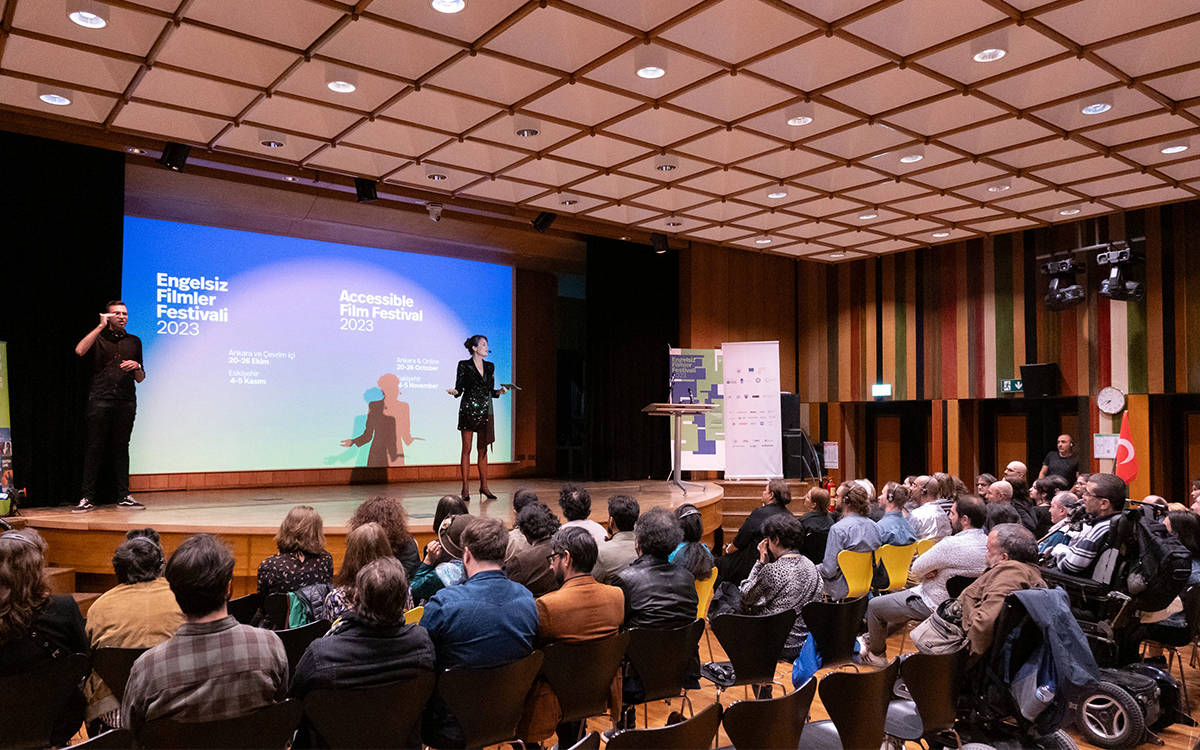 Erişilebilir Sinema Bir Lüks mü, Temel Bir Hak mı? Kültürel Katılımın Önündeki Engeller