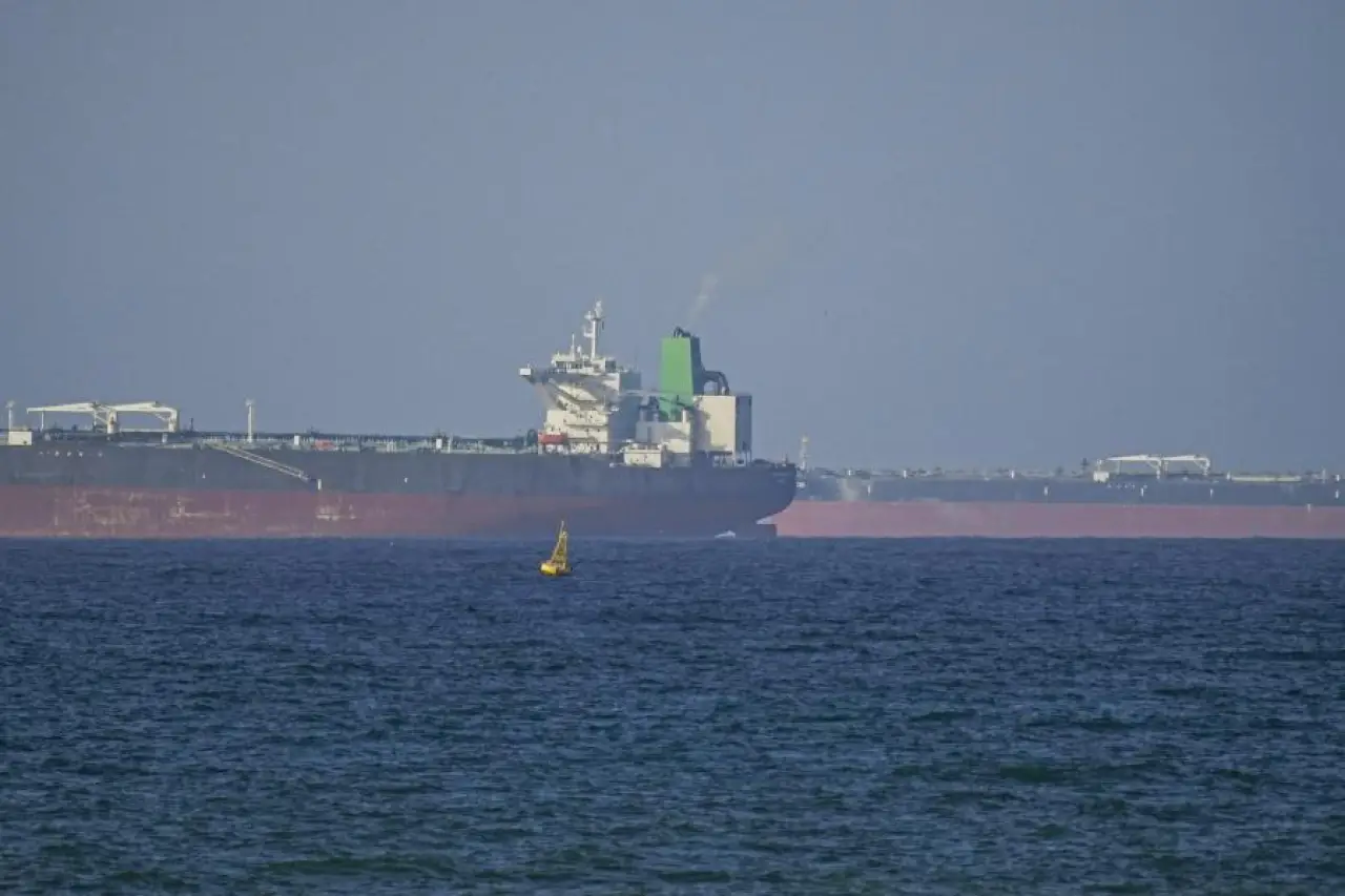 Hürmüz'deki Gerilim: Türk Gemileri Neden Güvenli Limanlara Çekildi?