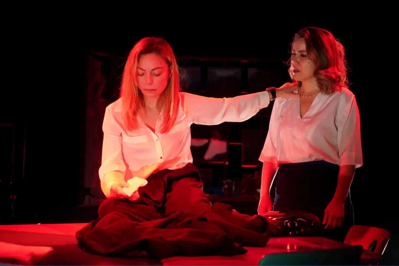 İstanbul'da Sanatın Perdesi Aralanırken, Kültür Politikaları Yeniden Tartışılıyor: Kimin İçin Ne Üretiliyor?