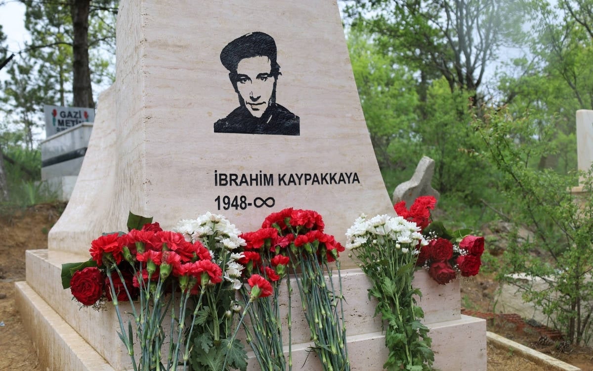 İbrahim Kaypakkaya Mezarı Başında Anıldı: 'Sistemin Kalıplarına Sığmayan Mücadele Hattı'
