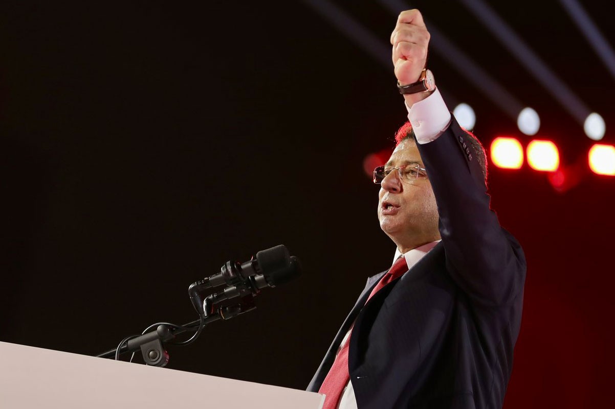 Bursa'da Halk İradesine Darbe: Seçilmiş Başkan Tutuklandı, Belediye AKP'ye Geçti!