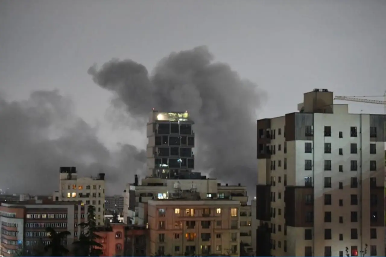 Tahran'da Esrarengiz Patlama: Halkın Güvenliği Kimin Sorumluluğunda?