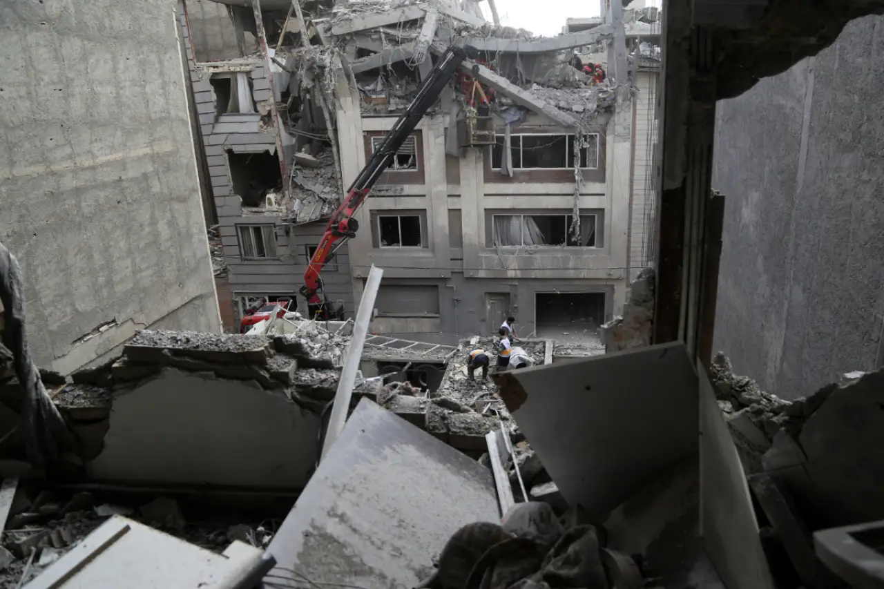 İran'da Esrarengiz Saldırılar: Fatehin Birliği Komutanı Zade'nin Ölümü ve Otoyol Vurgusu