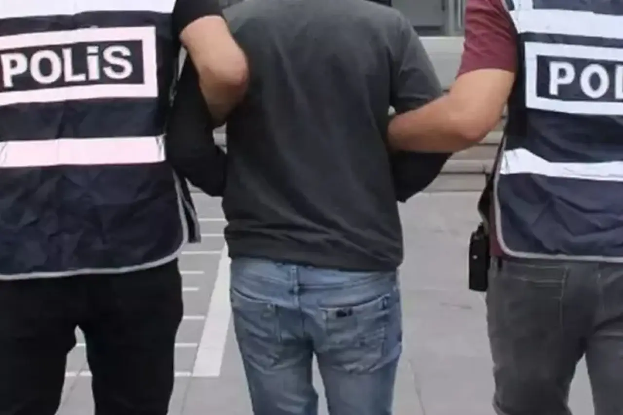 Sosyal Medya Paylaşımları Gerekçesiyle 6 Çocuk Gözaltına Alındı: İfade Özgürlüğü ve Gençlerin Geleceği Tartışılıyor