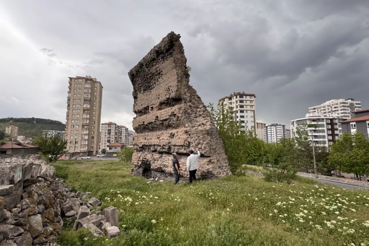 Kayseri'deki Tarihi Yapı Sit Alanı İlan Edildi: 'Dünyanın İlk Hastanesi' İddiası