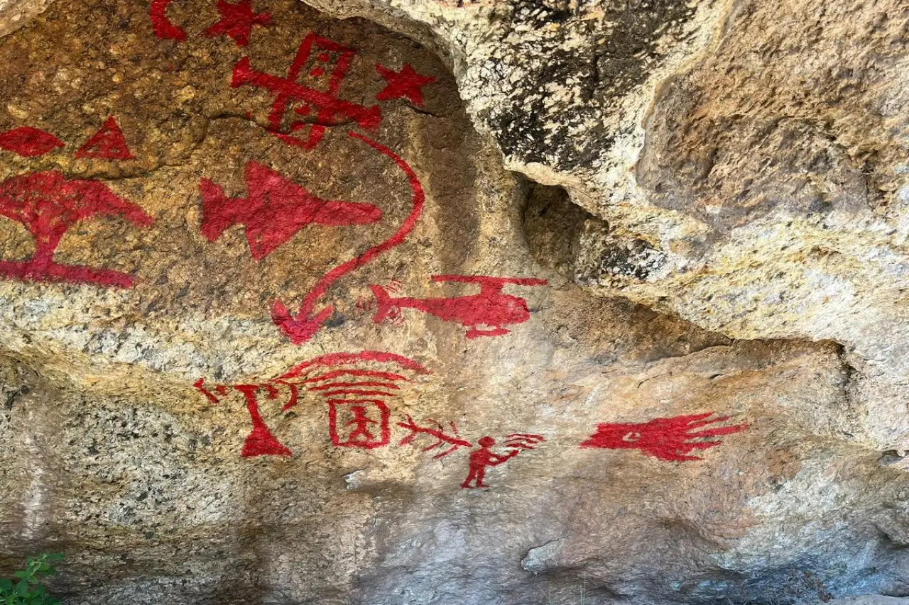 Latmos'un Kadim Mirası Tehdit Altında: Kaya Resimlerine Vandalizm Darbesi