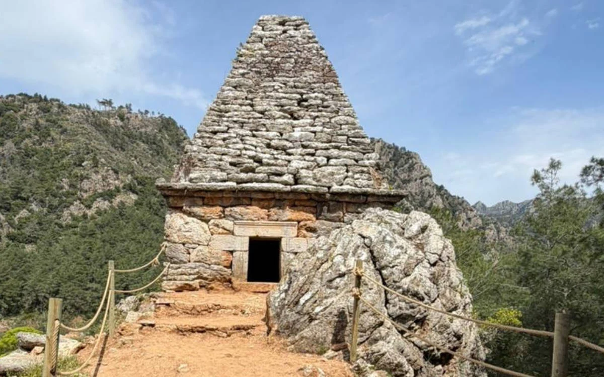 Marmaris'teki Piramit Mezar Ziyarete Açıldı: Tarihi Yapı Merak Uyandırdı