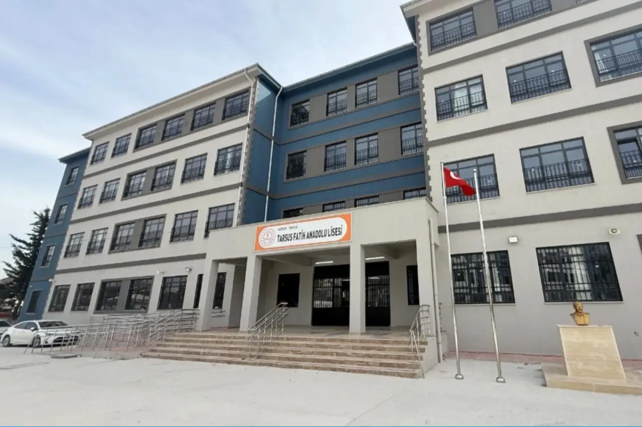 Mersin'de Okulda Silah Bulunması: Eğitimin Güvenliği Nereye Koşuyor?